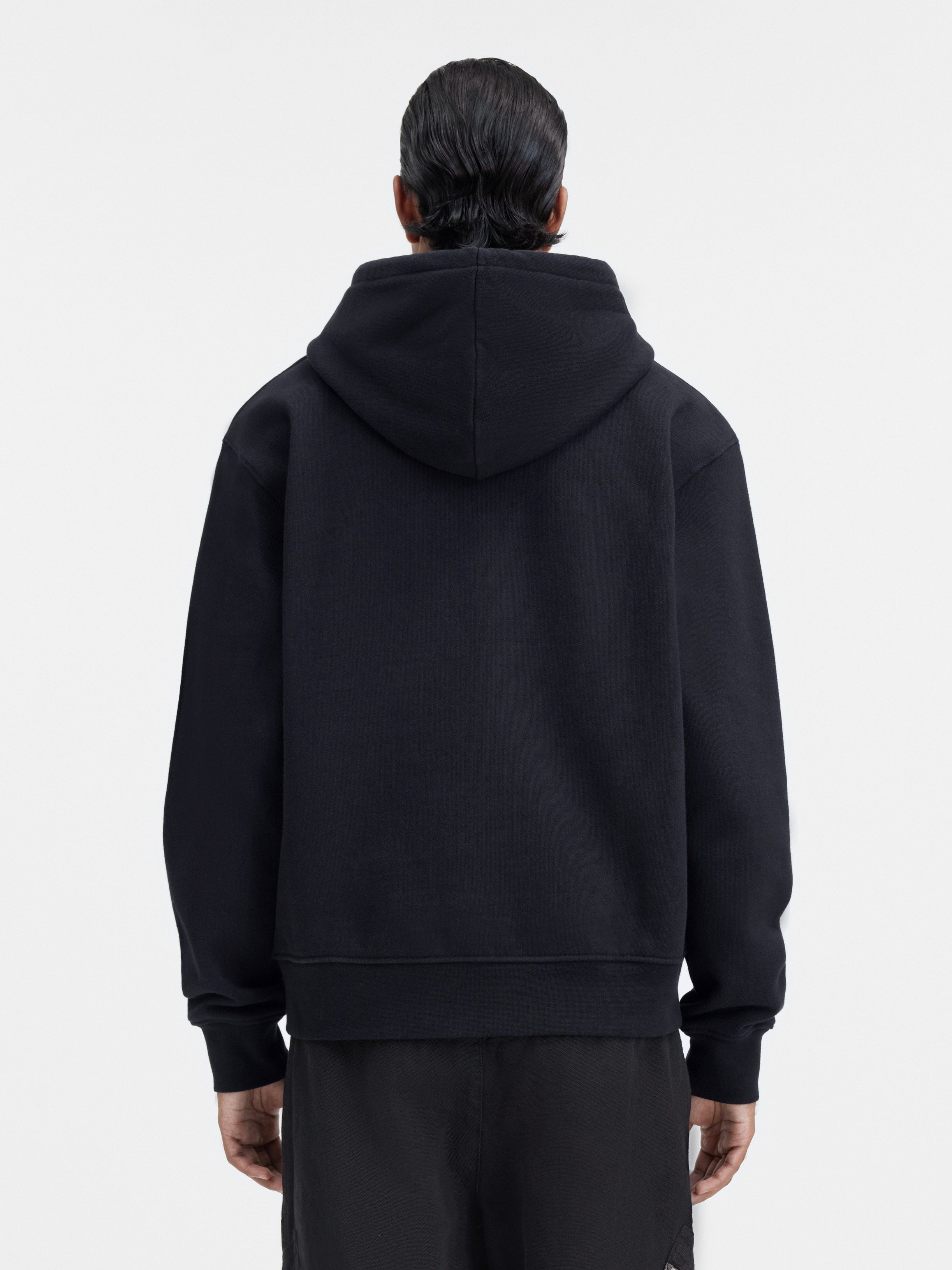 Le sweatshirt brodé